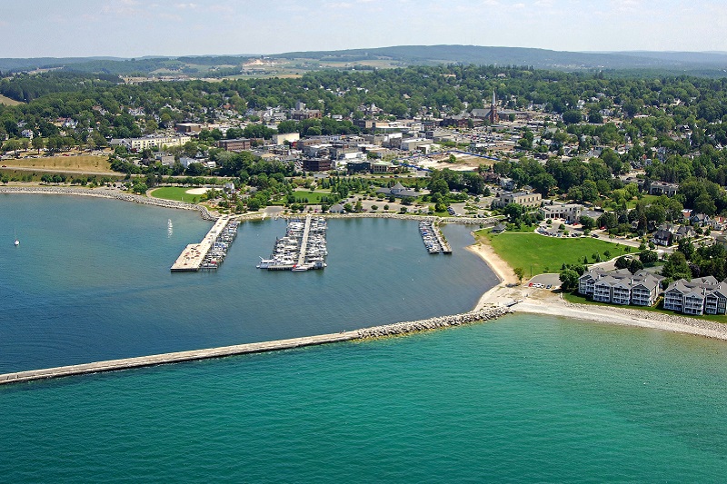 Petoskey Marina photo courtesy of Marinas.com